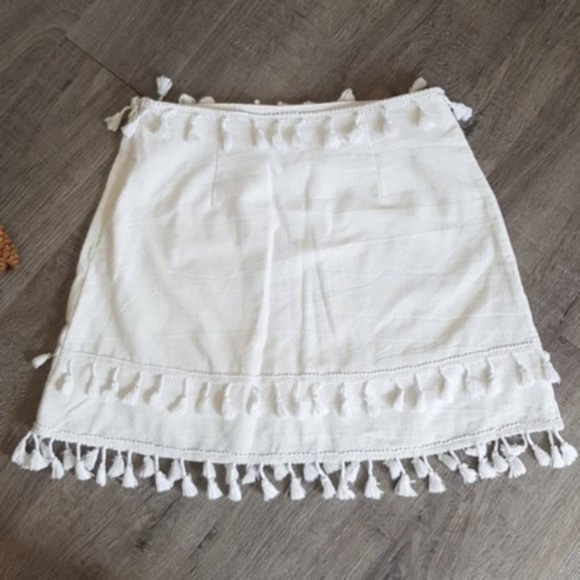 White linen skirt with fringe pompom - Picture 2 of 3